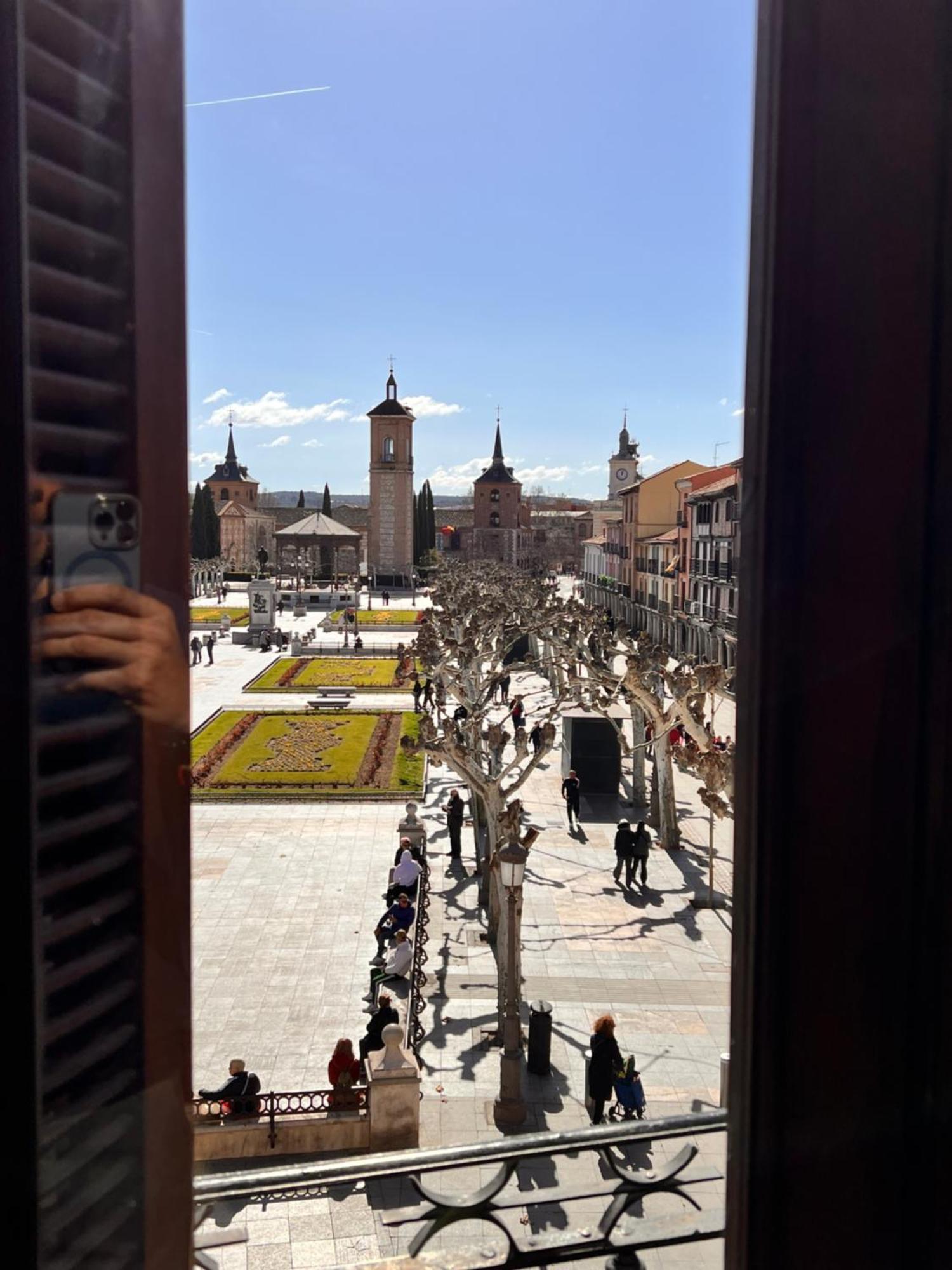 Sonar En La Plaza Cervantes 1 Alcala de Henares Exterior photo