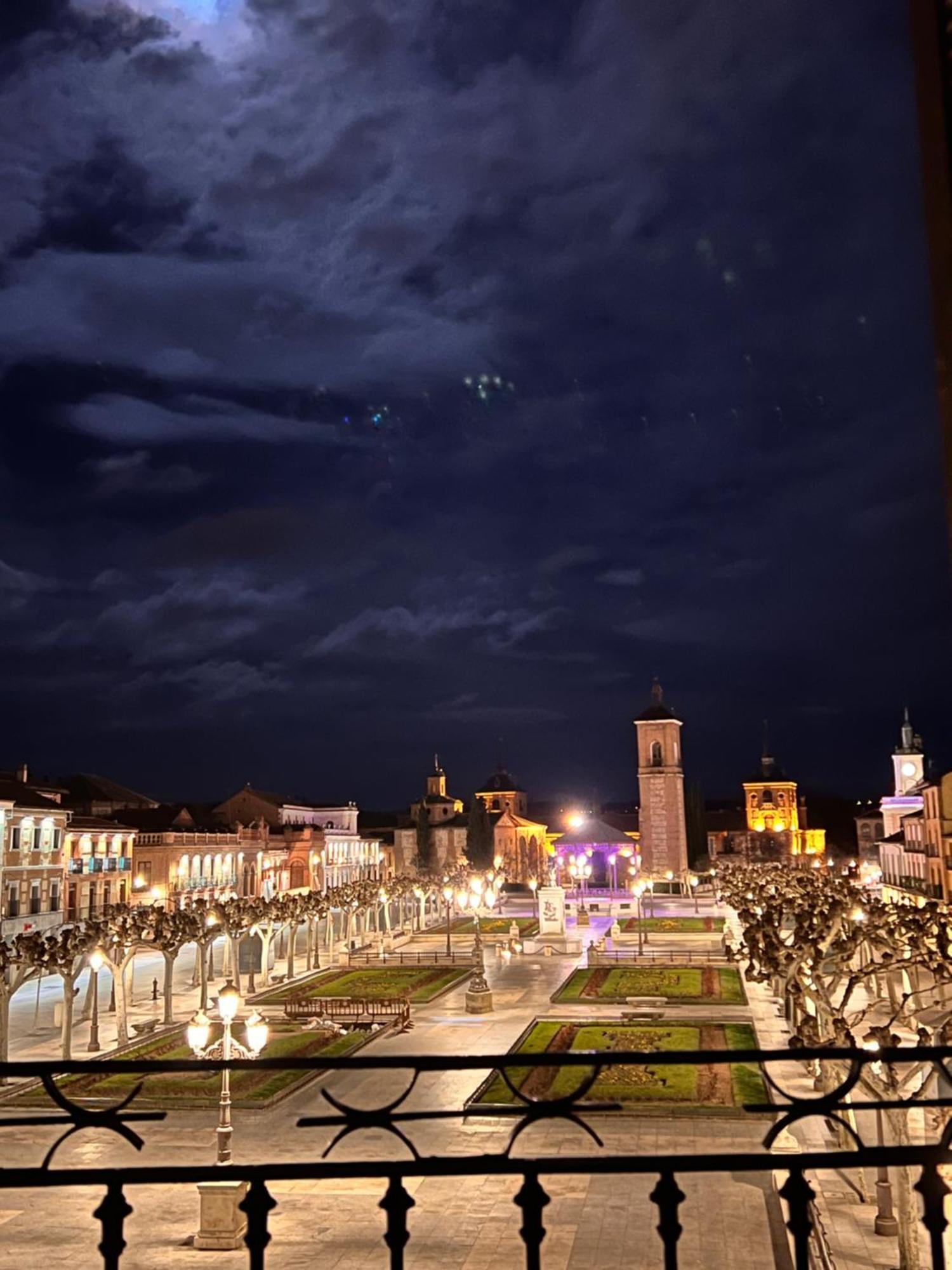 Sonar En La Plaza Cervantes 1 Alcala de Henares Exterior photo